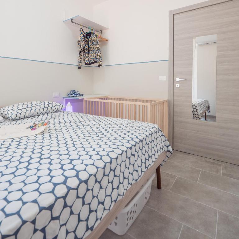 Łóżko lub łóżka w pokoju w obiekcie Babyaccommodation Family Panoramic II