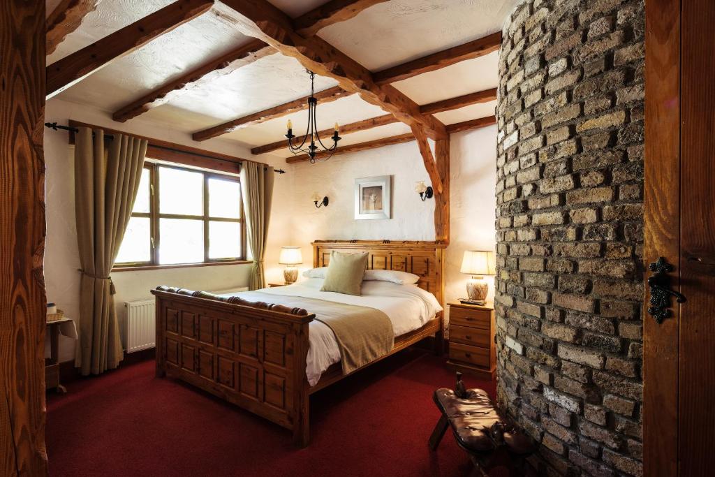 Postel nebo postele na pokoji v ubytování Tudor Lodge