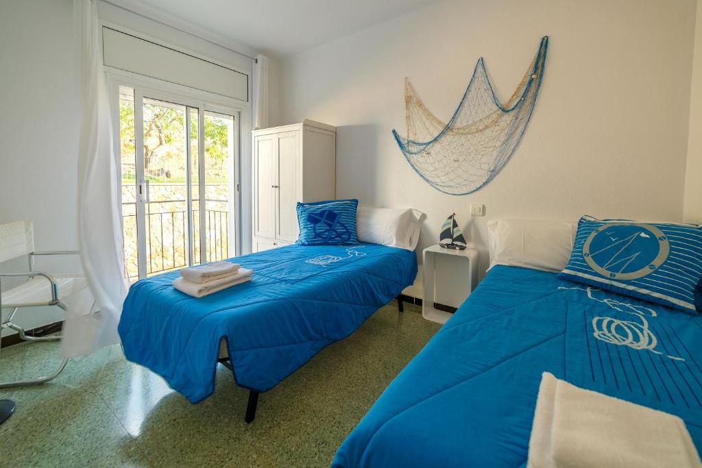 Postel nebo postele na pokoji v ubytování Apartamentos Costa Brava Las Vistas