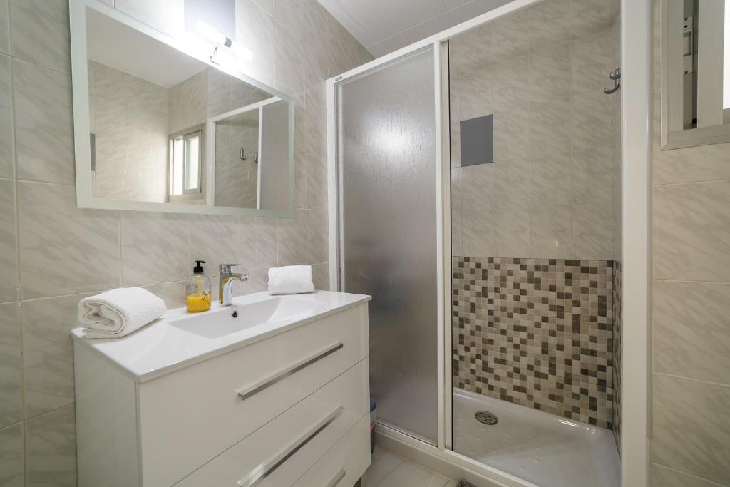 Koupelna v ubytování Apartamentos Costa Brava Las Vistas