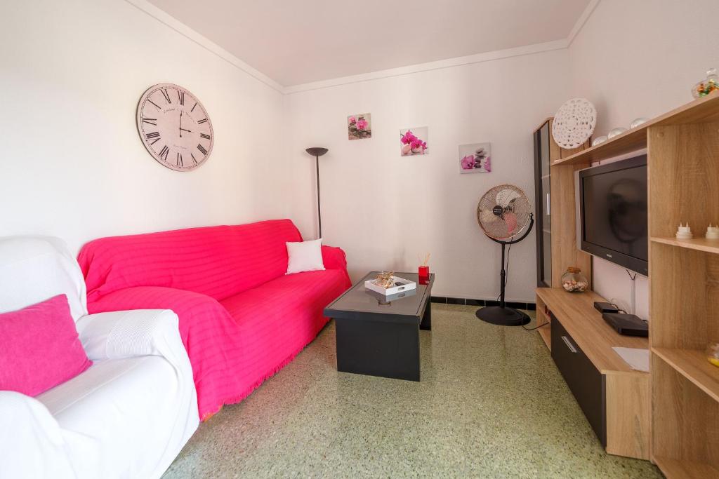 TV a/nebo společenská místnost v ubytování Apartamentos Costa Brava Las Vistas