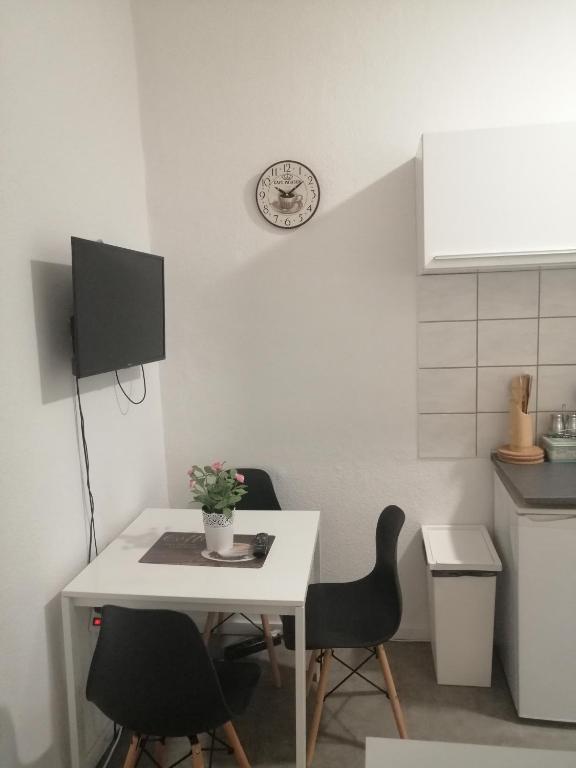 Kölsche Wohnung 2C - Three-Bedroom Apartment