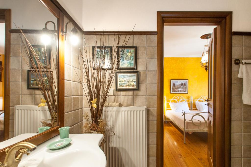 Postel nebo postele na pokoji v ubytování Aegean Sea Villa Skiathos