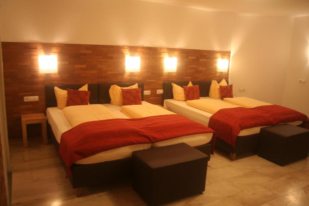 Postel nebo postele na pokoji v ubytování Hotel Engl