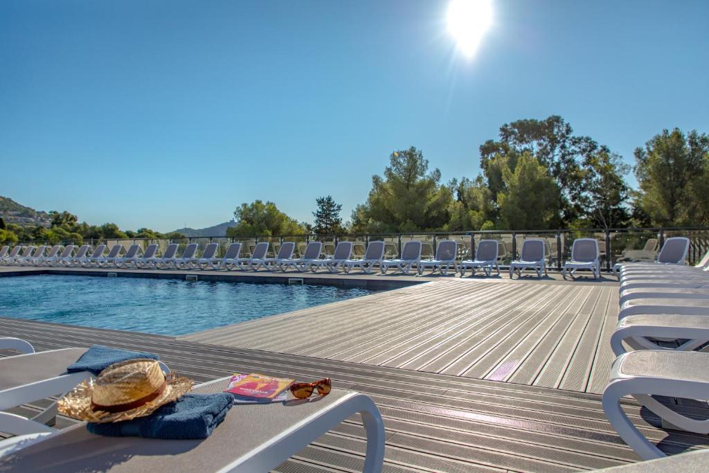 Bazén v ubytování SOWELL HOTELS La Plage nebo v jeho okolí