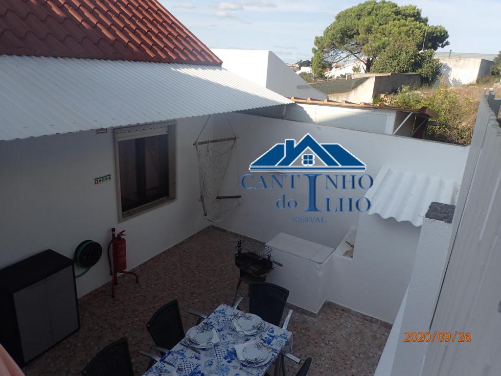 a sign for a cantina on liliowa with a table at Cantinho do Ilho in Sesimbra