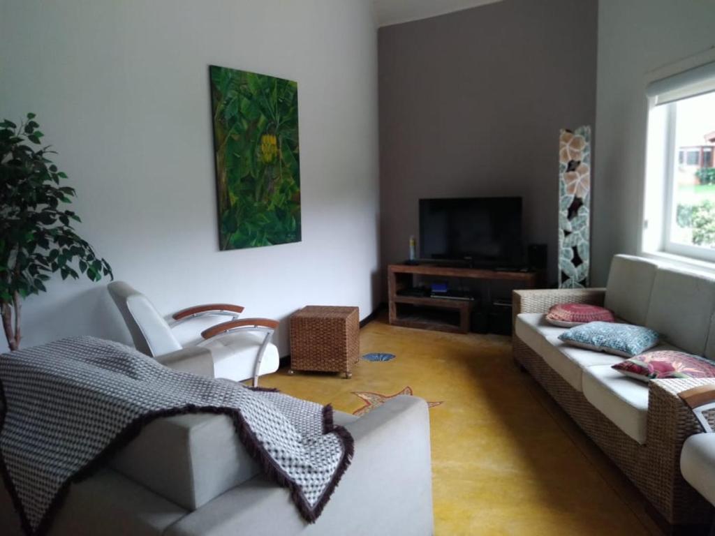  Casa com piscina ubatuba