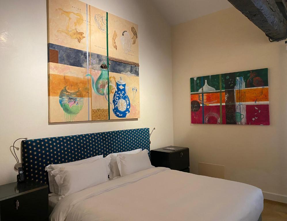 Postel nebo postele na pokoji v ubytování Galleria Vik Milano - Townhouse Galleria - Small Luxury Hotels of the World