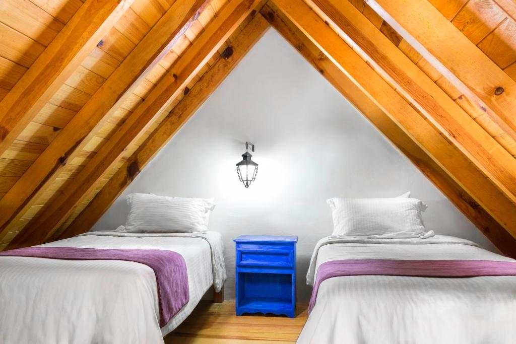 Postel nebo postele na pokoji v ubytování Cabañas Sierra Mazamitla