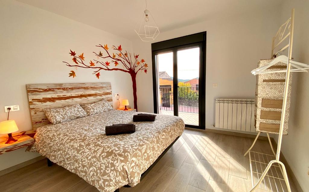 A bed or beds in a room at Las Casetas de Mateu