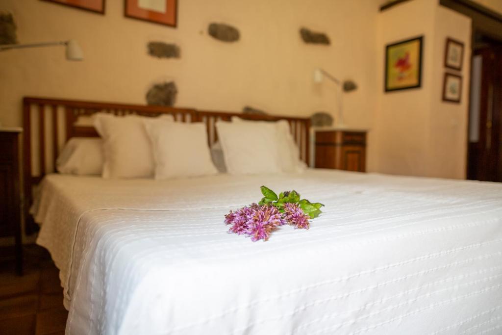 Postel nebo postele na pokoji v ubytování Hotel Rural Las Calas
