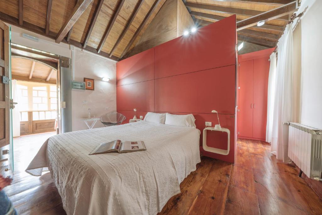 Postel nebo postele na pokoji v ubytování Hotel Rural Las Calas