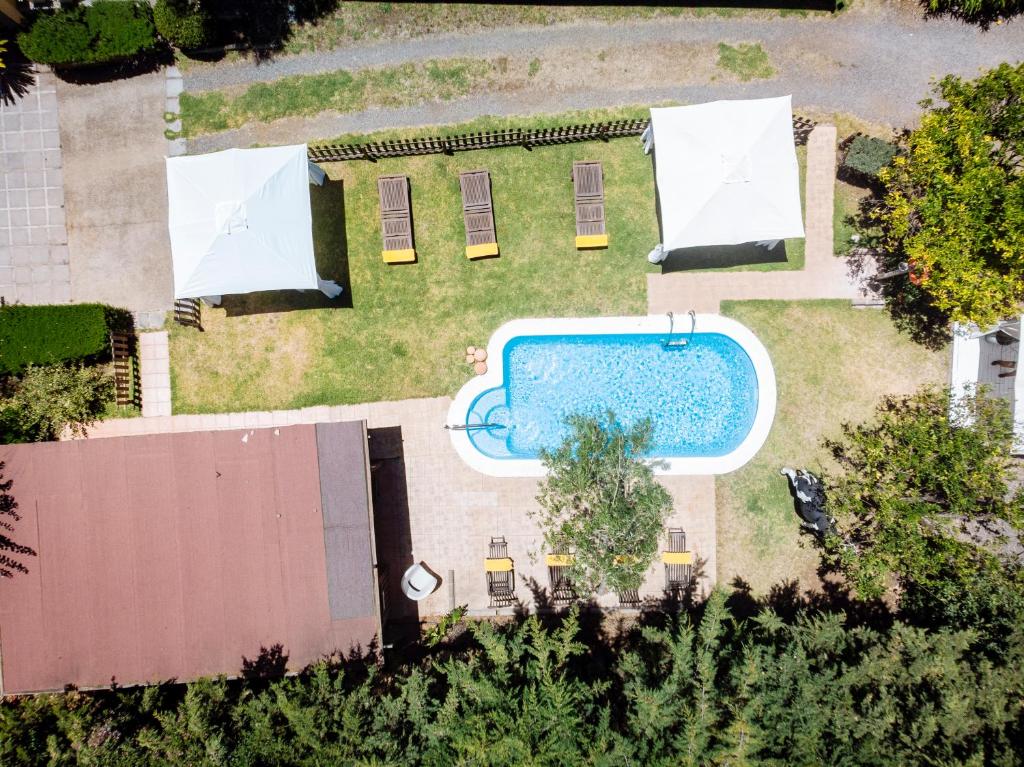Bazén v ubytování Hotel Rural Las Calas nebo v jeho okolí