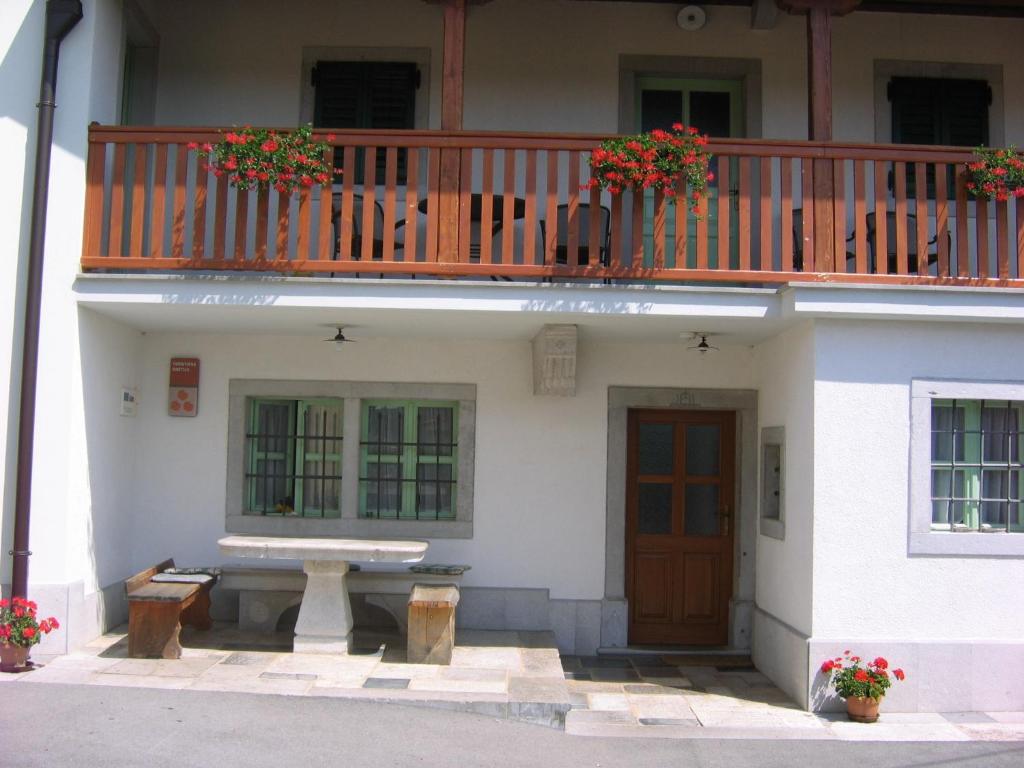 Balkón nebo terasa v ubytování Tourist Farm Petelin-Durcik