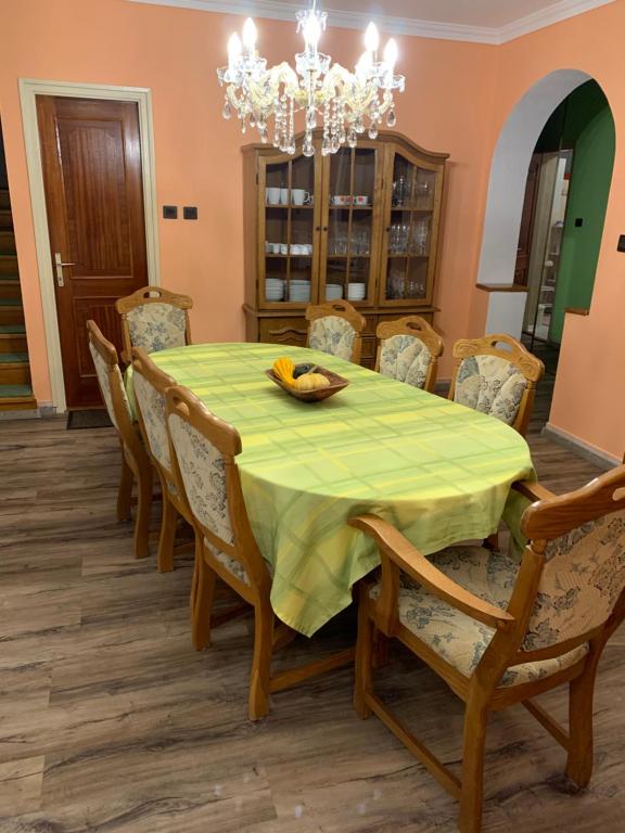 A seating area at Bakonyi Mamutfenyő Vendégház