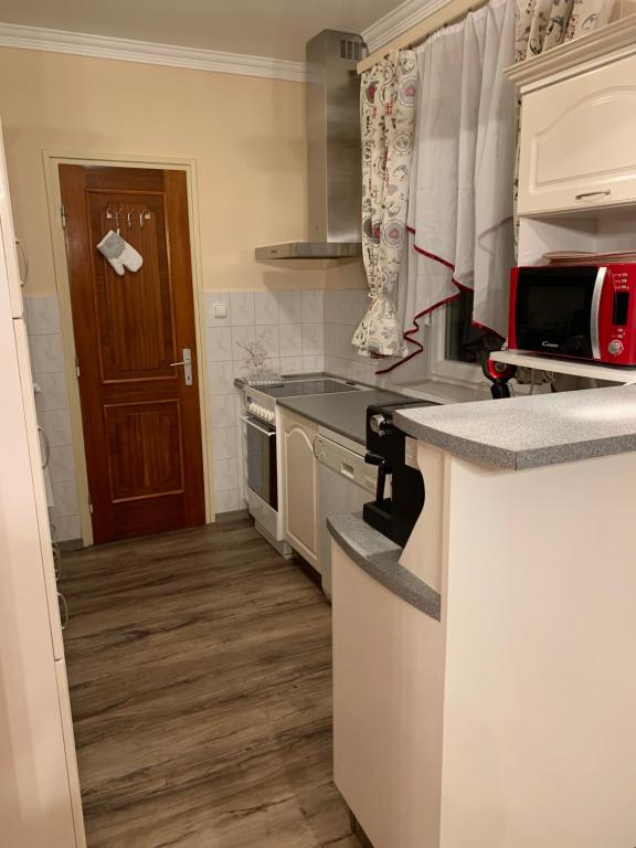 A kitchen or kitchenette at Bakonyi Mamutfenyő Vendégház