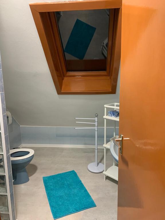 A bathroom at Bakonyi Mamutfenyő Vendégház