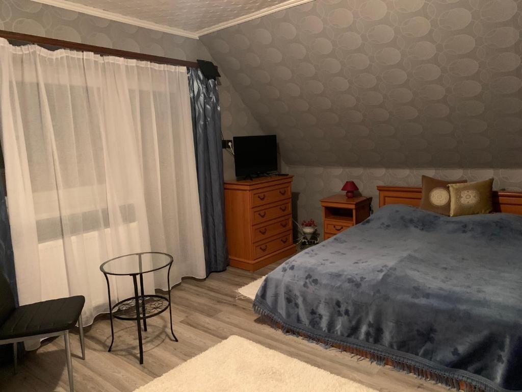 A bed or beds in a room at Bakonyi Mamutfenyő Vendégház