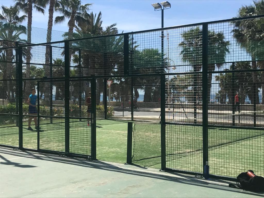Tenis a/nebo squash v ubytování Urbanización las Gondolas, Espectaculares Vistas nebo okolí