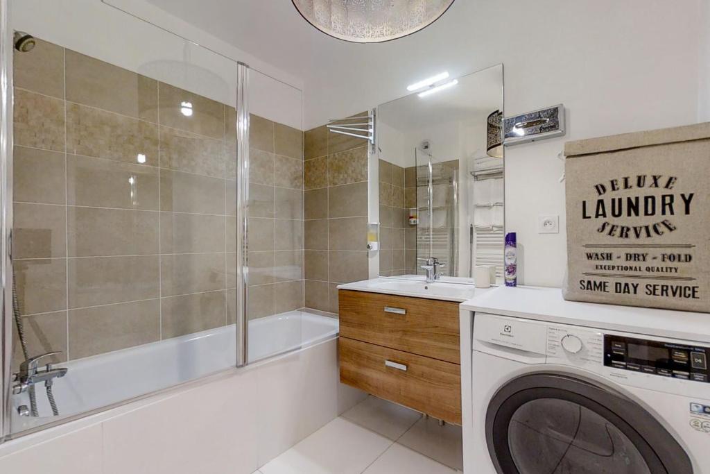Bedland - Three-Bedroom Apartment