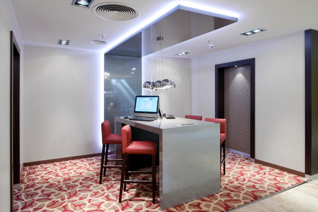 Crowne Plaza Berlin City Centre Ku'damm by IHG photo