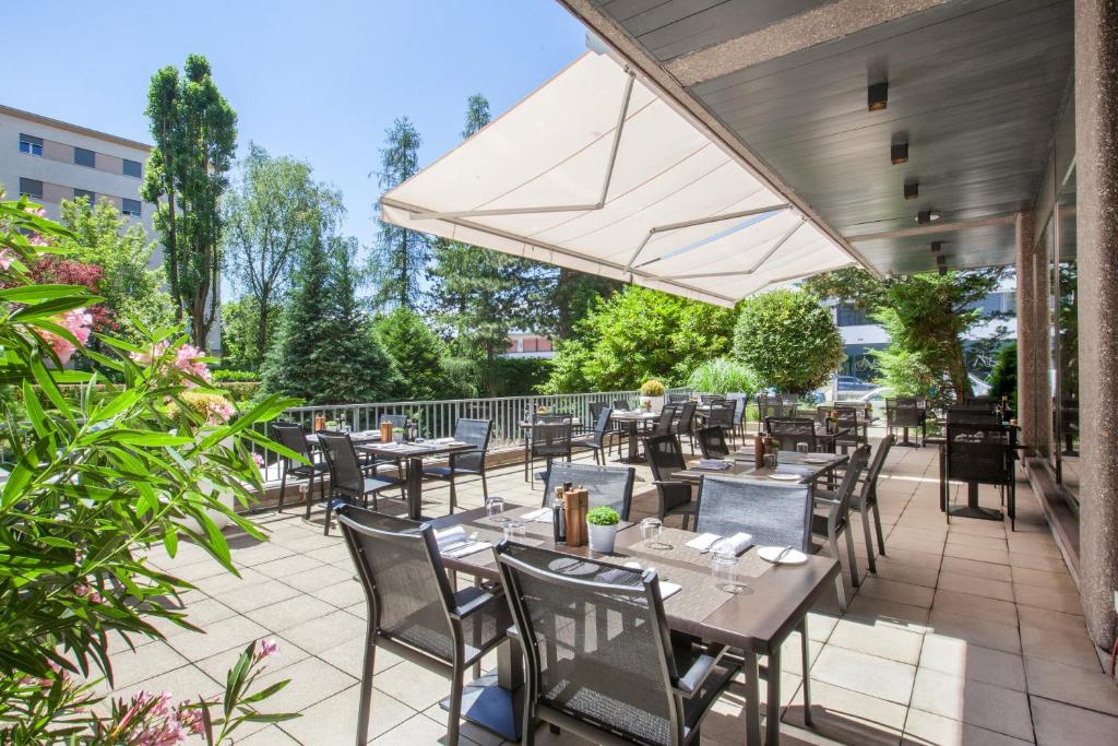 Restaurace v ubytování Crowne Plaza Geneva by IHG