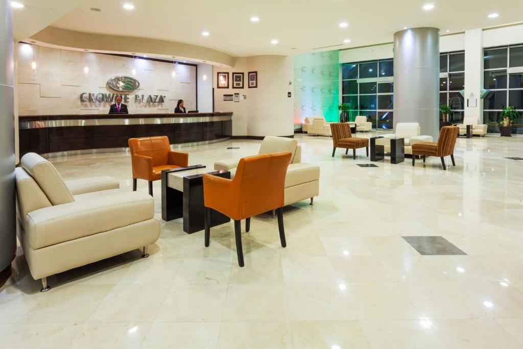 Posezení v ubytování Crowne Plaza Leon by IHG