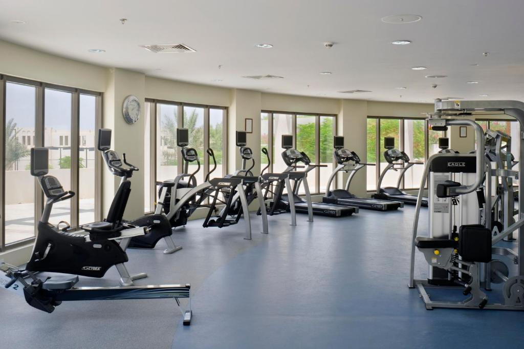 Fitness centrum a/nebo fitness zařízení v ubytování Crowne Plaza Sohar by IHG