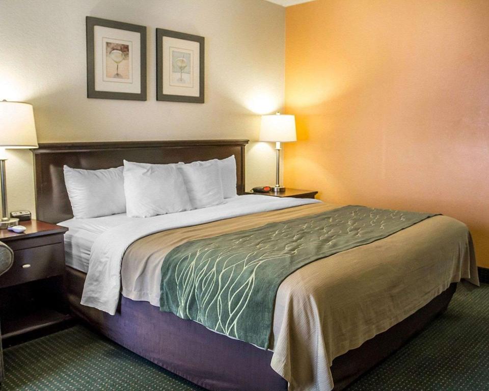 Quality Inn Riverside near UCR and Downtown photo