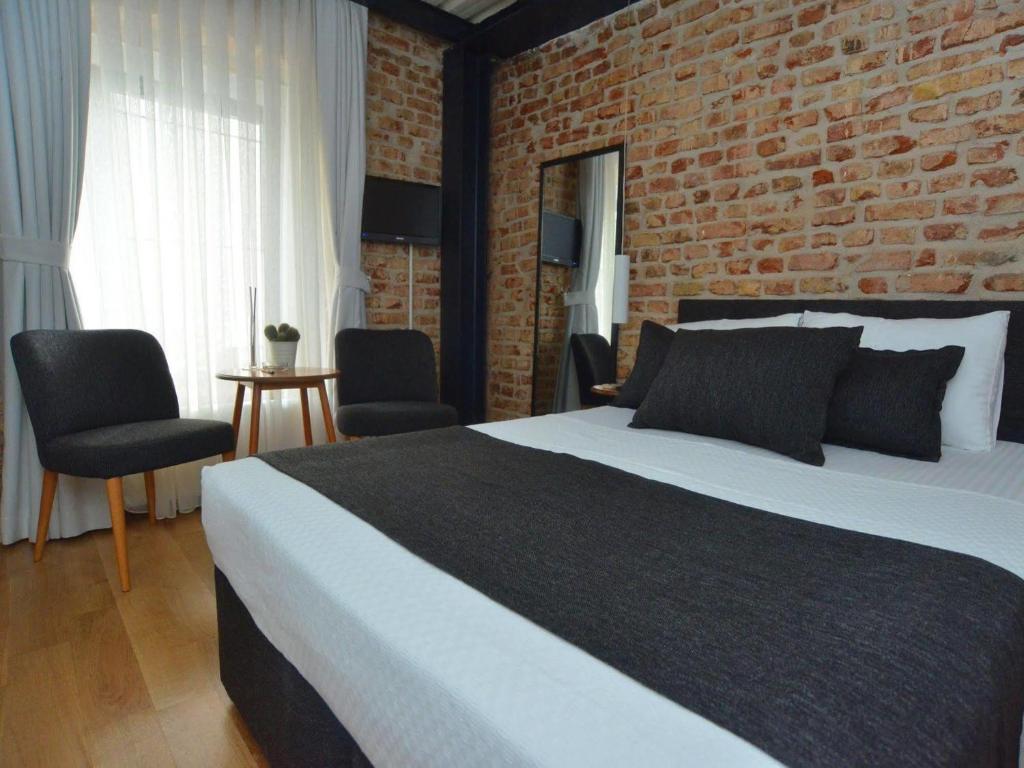 A bed or beds in a room at Taxim No18 Boutique Hotel