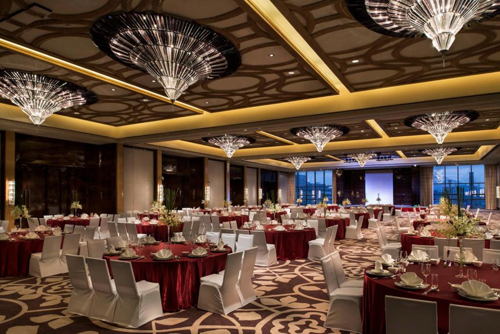 Restaurace v ubytování Crowne Plaza Hefei by IHG