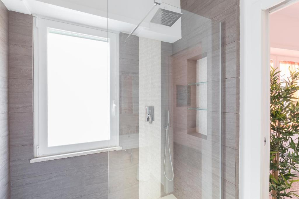 Fotografia z galérie ubytovania Amoretti Apartment, 6 persone, 3 camere, 2 bagni, balcone, Wi-Fi, Metro B Monti Tiburtini v Ríme