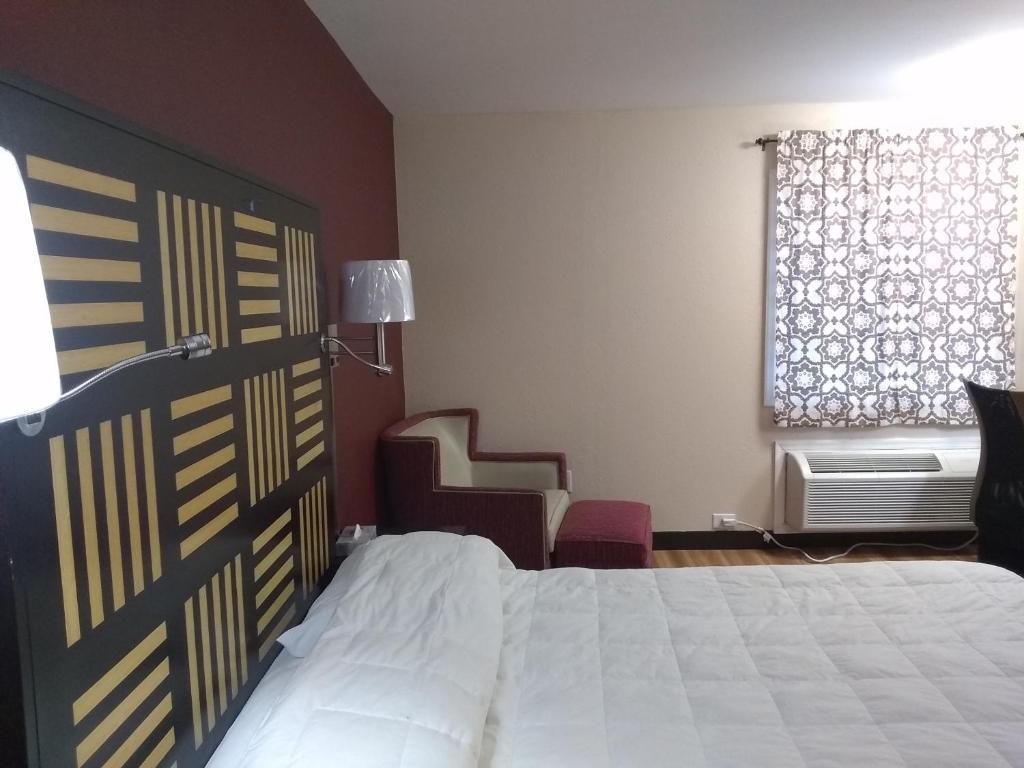 Red Crown Inn - 