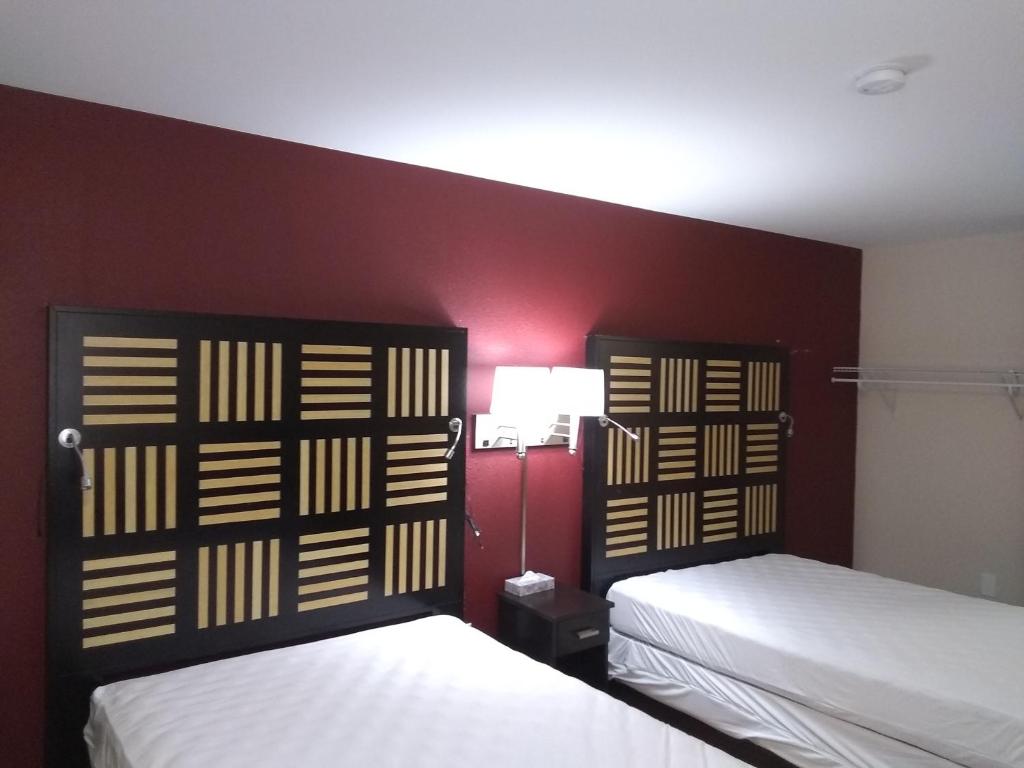 Red Crown Inn - 