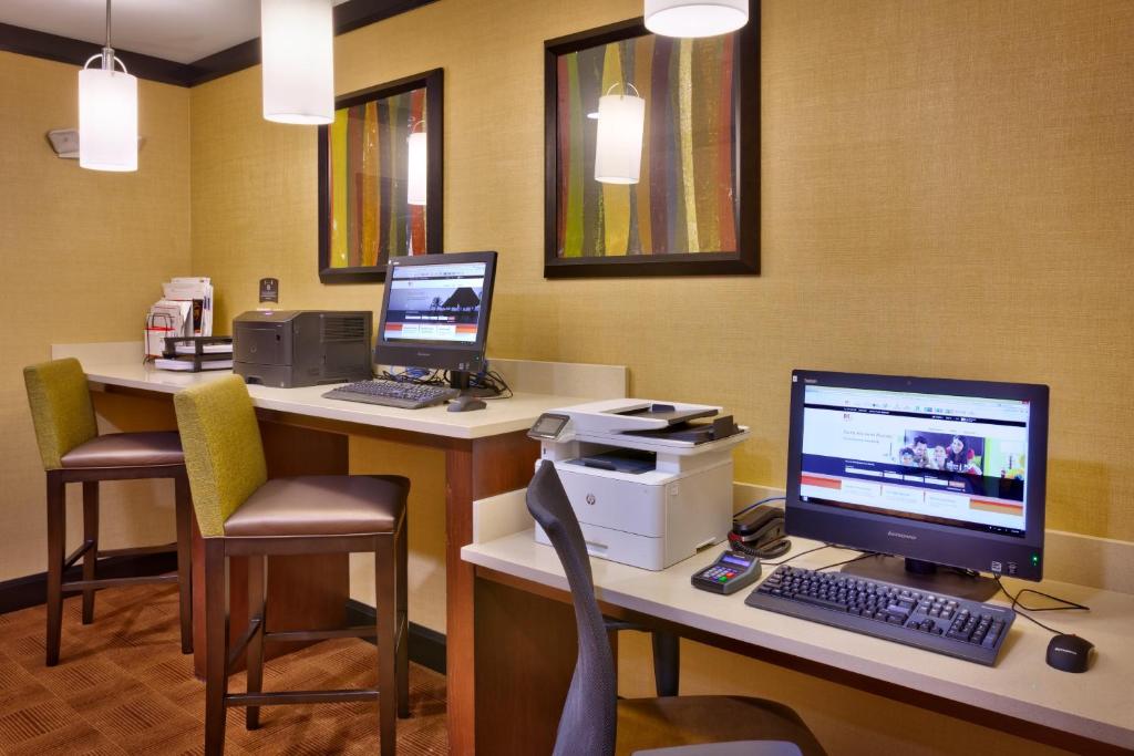 TV a/nebo společenská místnost v ubytování Staybridge Suites Cheyenne by IHG
