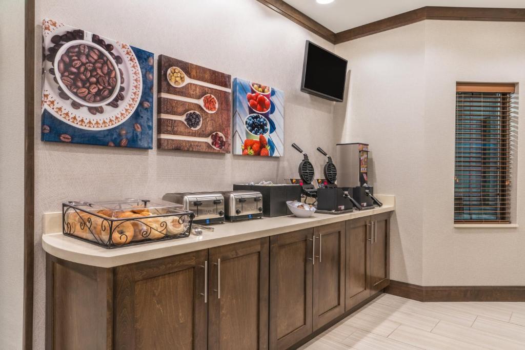 Kuchyň nebo kuchyňský kout v ubytování Staybridge Suites Anchorage by IHG