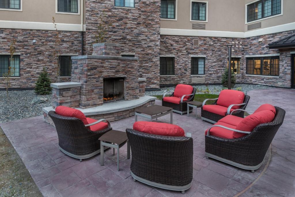 Posezení v ubytování Staybridge Suites Anchorage by IHG