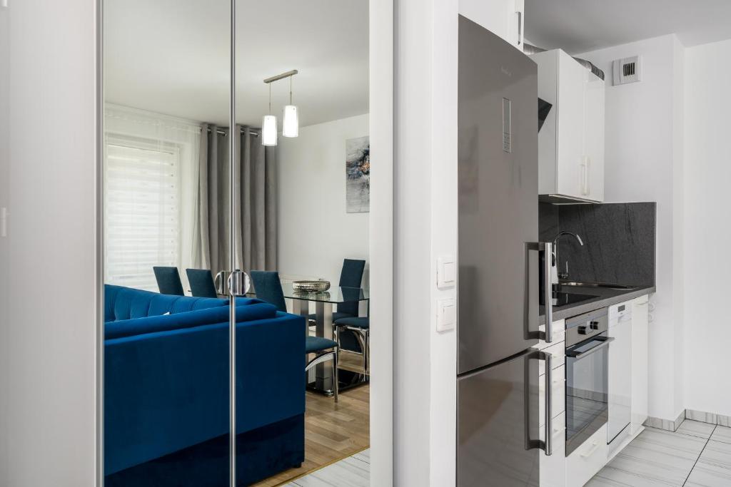 Televízia a/alebo spoločenská miestnosť v ubytovaní Sleepway Apartments - Strzelecka 29A-15