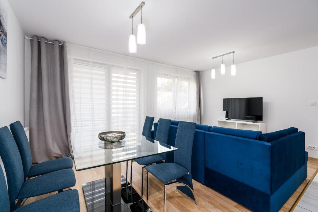 Televízia a/alebo spoločenská miestnosť v ubytovaní Sleepway Apartments - Strzelecka 29A-15