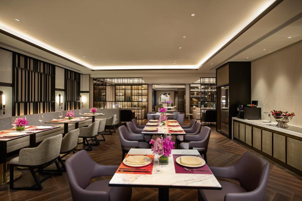 En restaurant eller et spisested på Crowne Plaza Wuzhen, an IHG Hotel