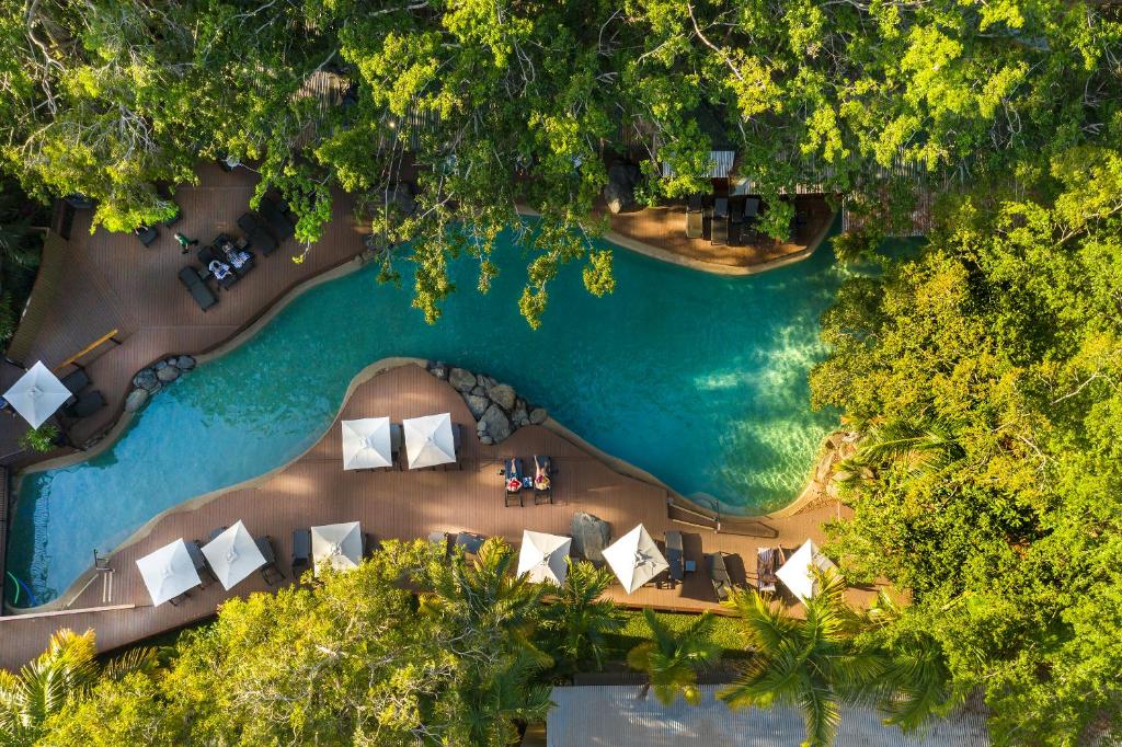 Bazén v ubytování Ramada Resort by Wyndham Port Douglas nebo v jeho okolí