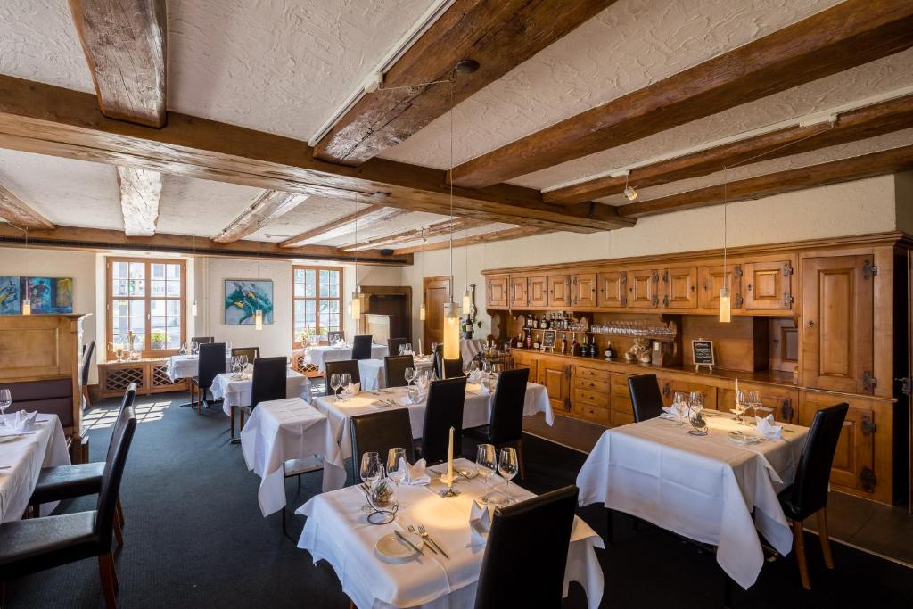 Restaurace v ubytování Hotel Bären Suhr