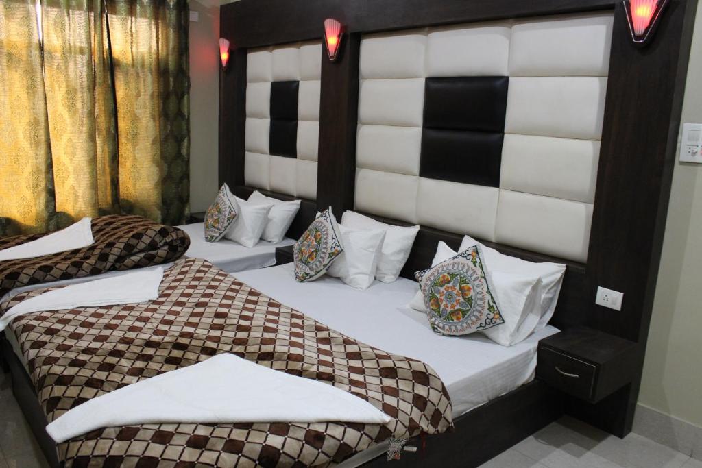 Postel nebo postele na pokoji v ubytování Hotel Samar