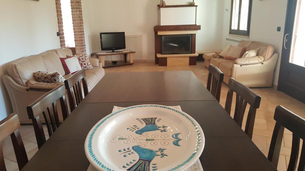 Villa nel verde a Iglesias - Lussuosa Oasi con Giardino