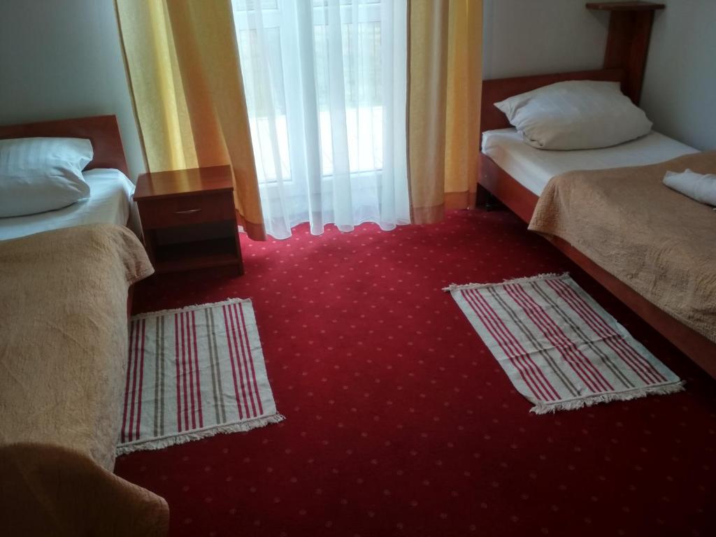 A bed or beds in a room at Pałacyk pod Lipami