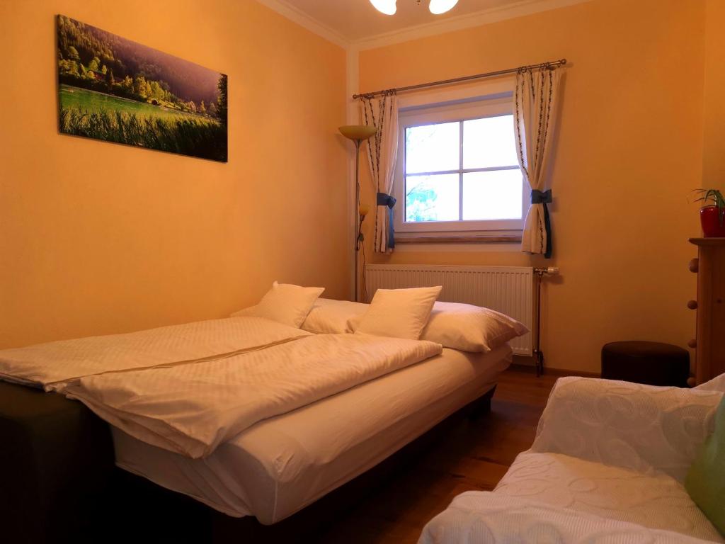 Postel nebo postele na pokoji v ubytování Ferienwohnung Schlögelhofer
