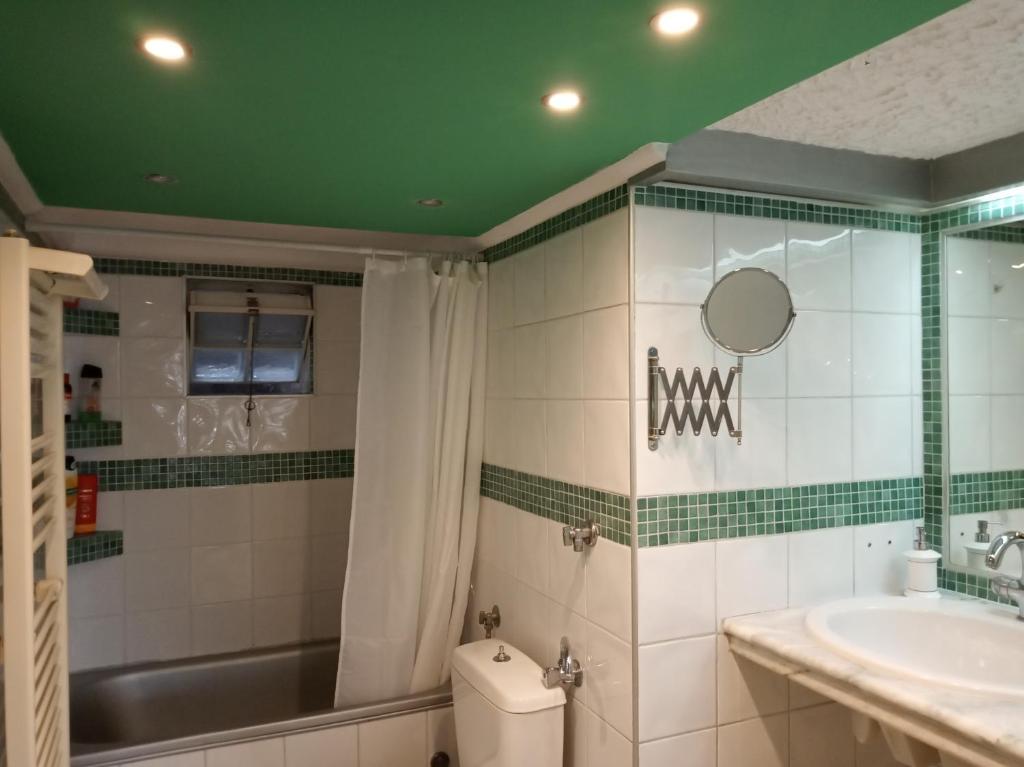 A bathroom at Lilioum Apartment