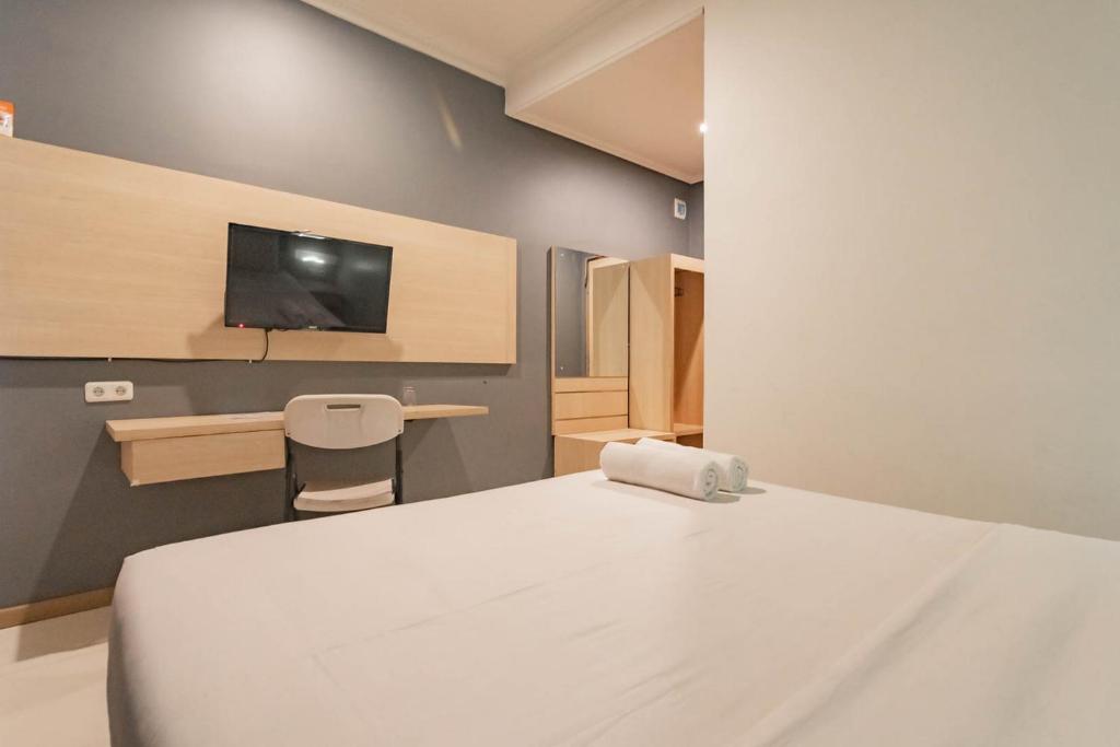 RedDoorz At Hotel Arimbi Dewi Sartika Baru - Deluxe Room