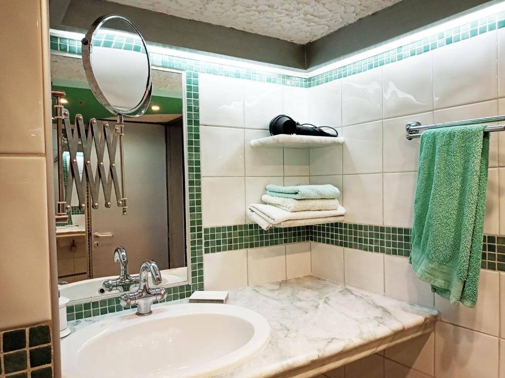 A bathroom at Lilioum Apartment