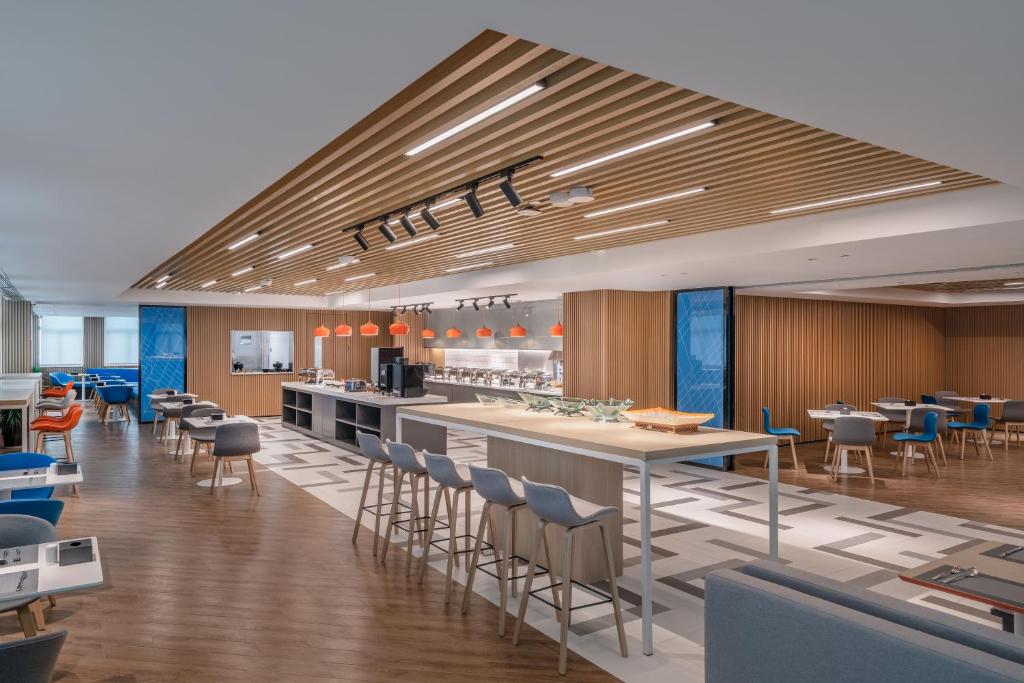 Holiday Inn Express Changsha South Railway Station by IHGにあるレストランまたは飲食店